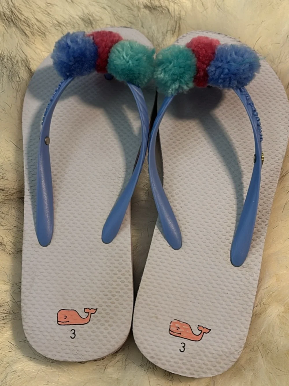 Girls size 3 vineyard vines flip flops